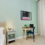Lisa Vatican Rooms
